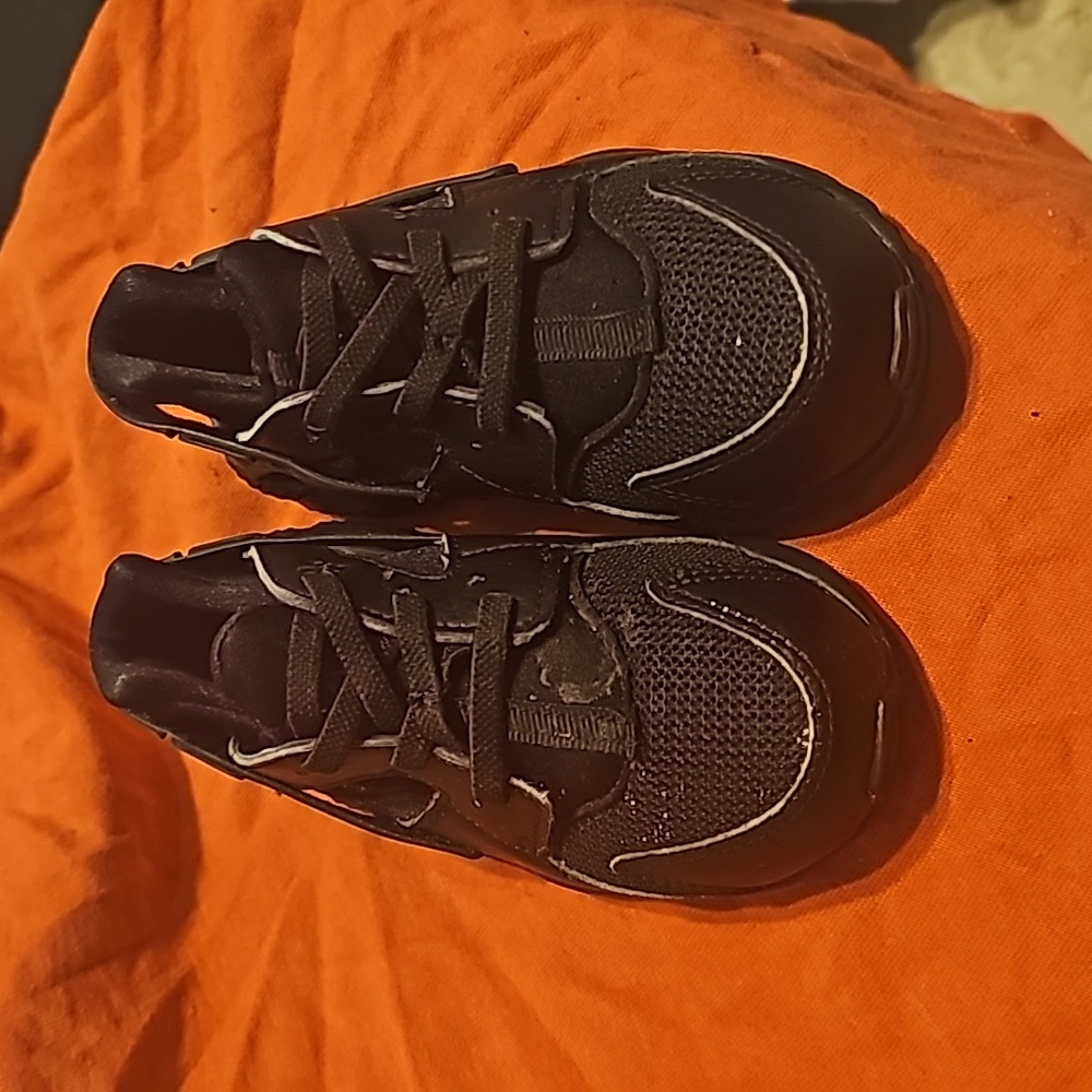Toddler Nike shoe 9c